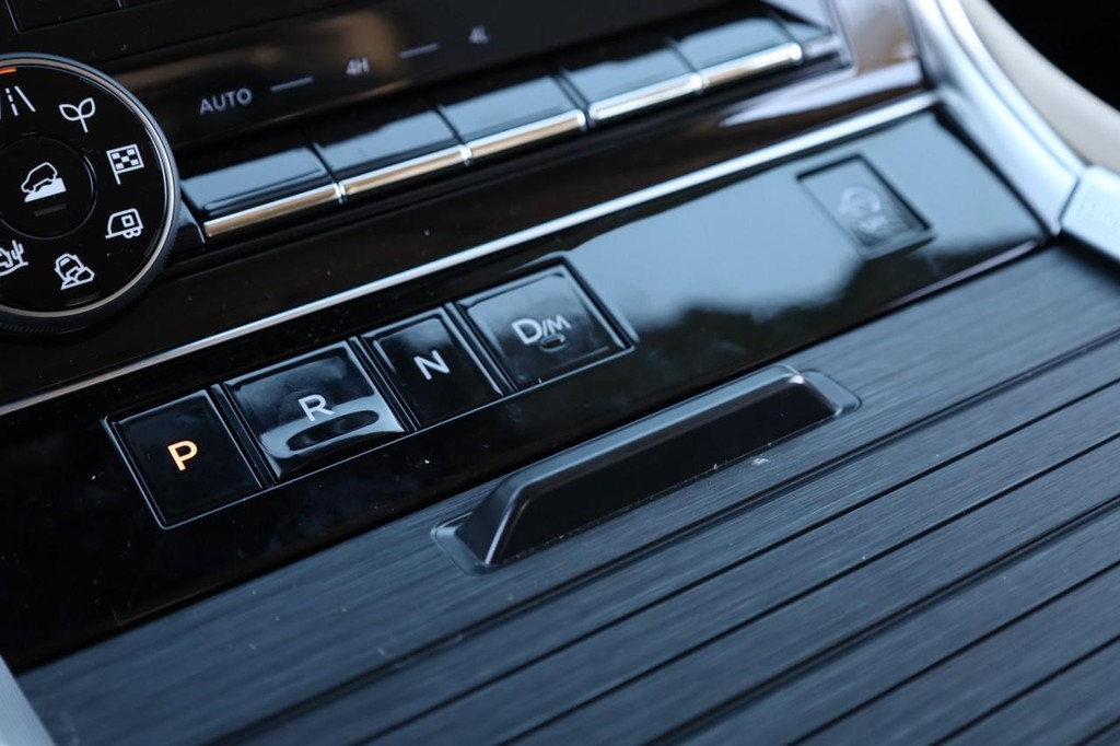 Nissan Armada Vehicle Image 19