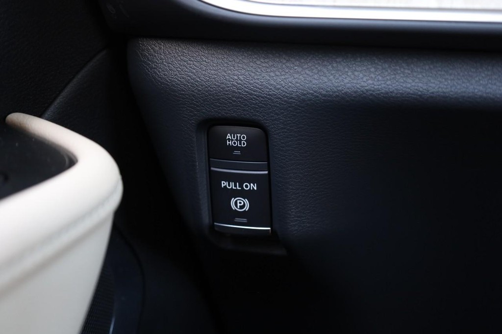 Nissan Armada Vehicle Image 24