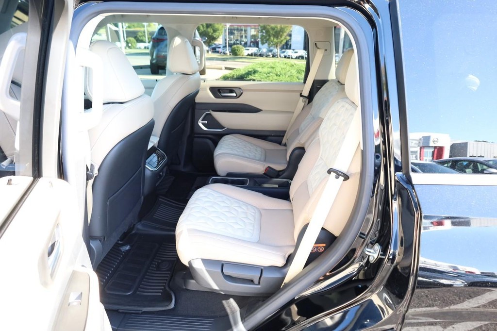 Nissan Armada Vehicle Image 26