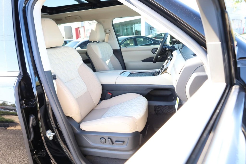 Nissan Armada Vehicle Image 31