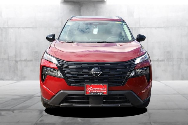 Nissan Rogue Vehicle Full-screen Gallery Image 4