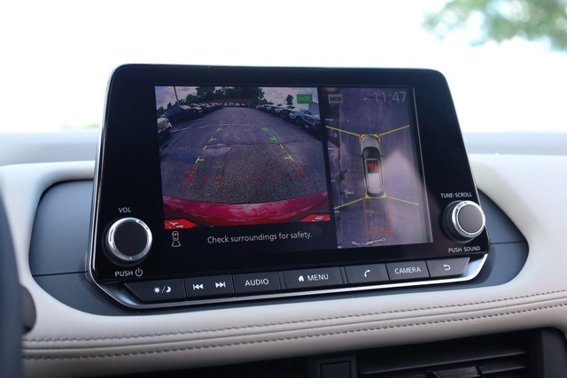 Nissan Rogue Vehicle Full-screen Gallery Image 14