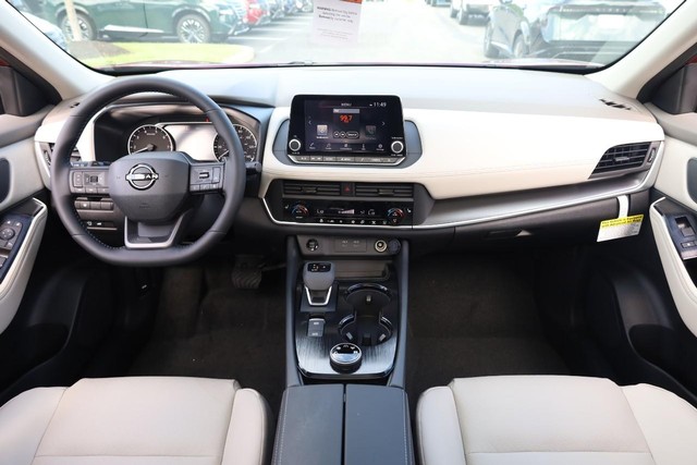 Nissan Rogue Vehicle Full-screen Gallery Image 24