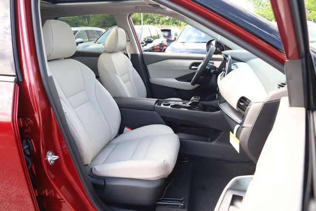 Nissan Rogue Vehicle Full-screen Gallery Image 26