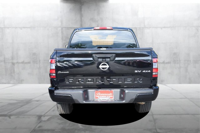 Nissan Frontier Vehicle Full-screen Gallery Image 6