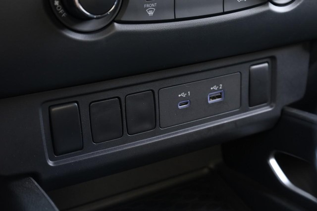 Nissan Frontier Vehicle Full-screen Gallery Image 13