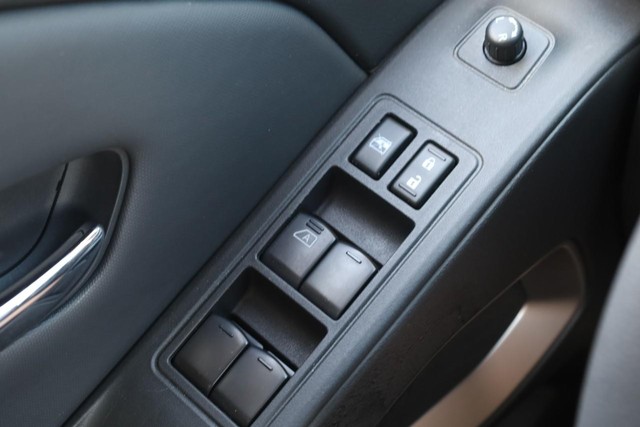 Nissan Frontier Vehicle Full-screen Gallery Image 17