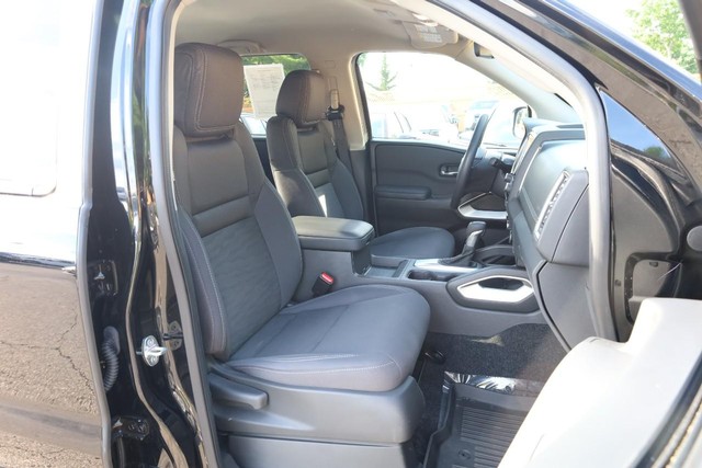 Nissan Frontier Vehicle Full-screen Gallery Image 23