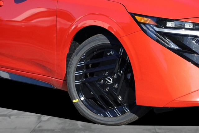 Nissan Sentra Vehicle Image 03