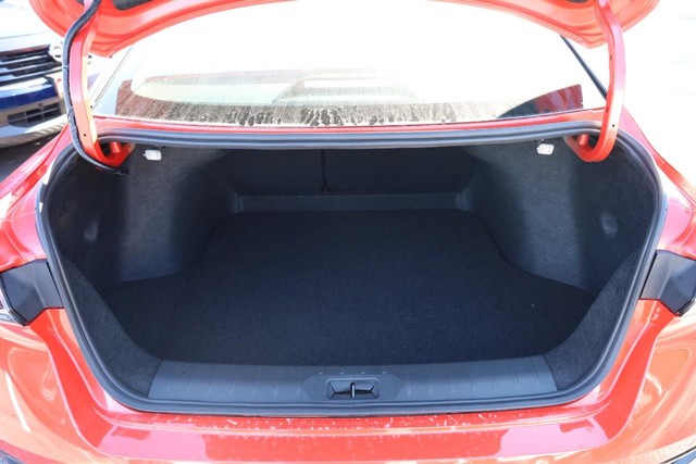 Nissan Sentra Vehicle Image 07