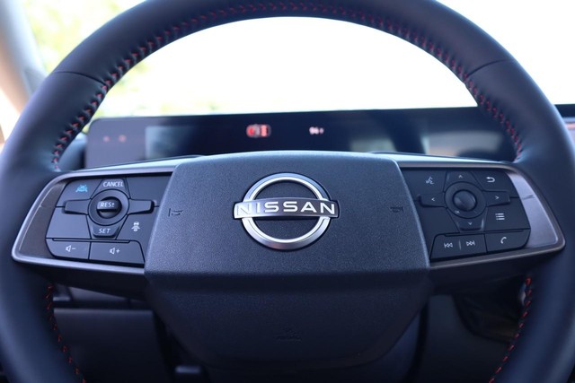 Nissan Sentra Vehicle Image 09