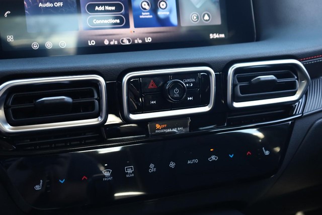 Nissan Sentra Vehicle Image 13