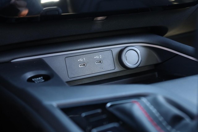 Nissan Sentra Vehicle Image 15