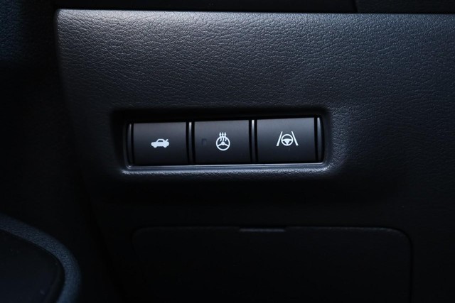 Nissan Sentra Vehicle Image 19
