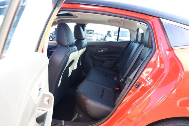 Nissan Sentra Vehicle Image 21