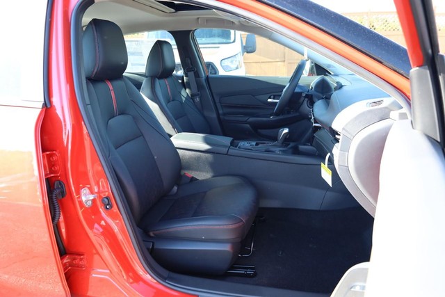 Nissan Sentra Vehicle Image 25