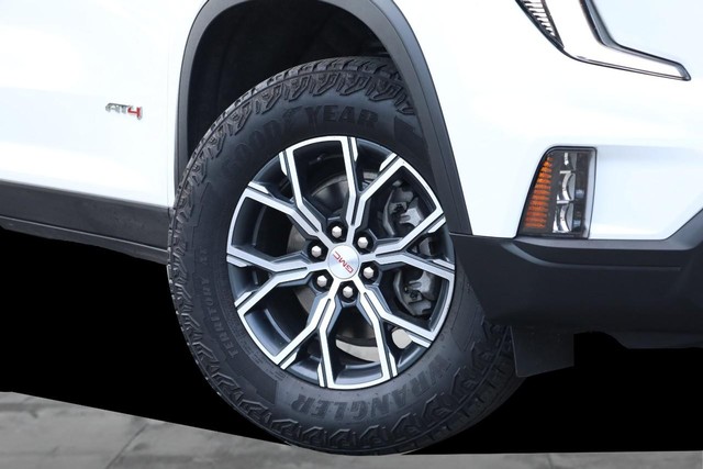 GMC Acadia Vehicle Full-screen Gallery Image 03