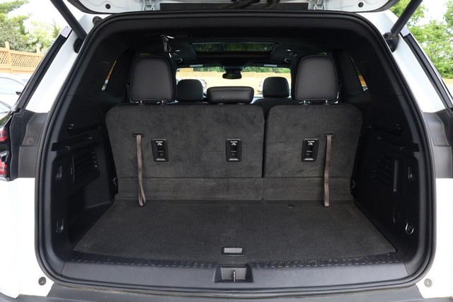 GMC Acadia Vehicle Full-screen Gallery Image 07