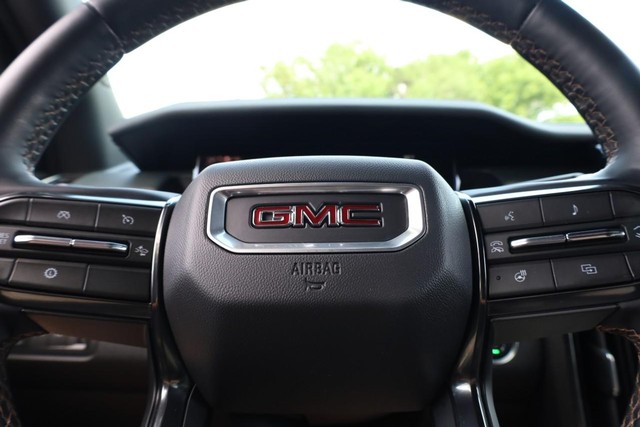 GMC Acadia Vehicle Full-screen Gallery Image 13