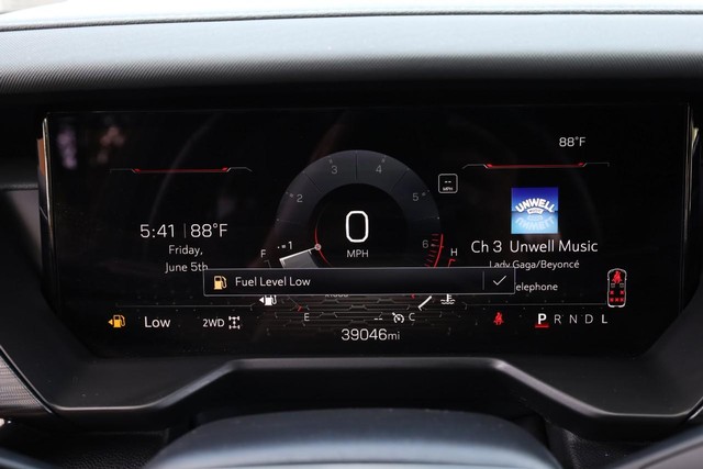 GMC Acadia Vehicle Full-screen Gallery Image 14