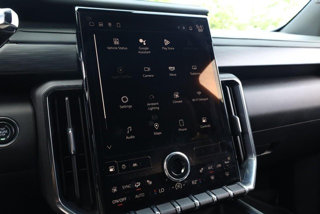 GMC Acadia Vehicle Full-screen Gallery Image 15