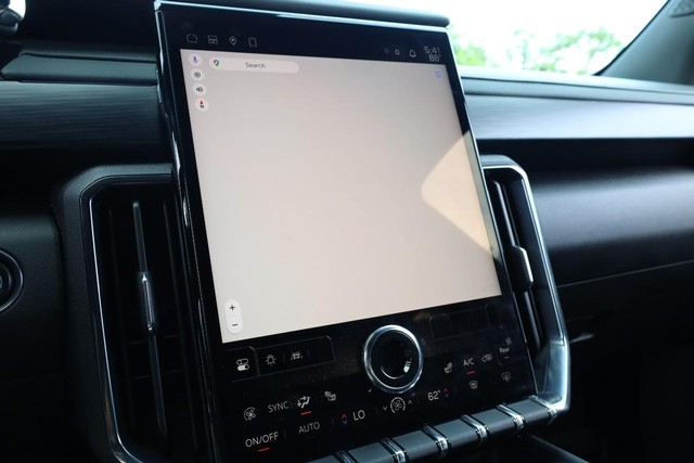 GMC Acadia Vehicle Full-screen Gallery Image 16