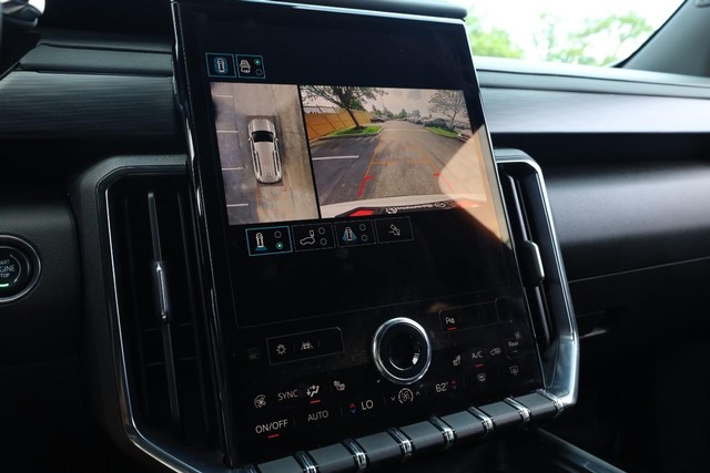 GMC Acadia Vehicle Full-screen Gallery Image 17