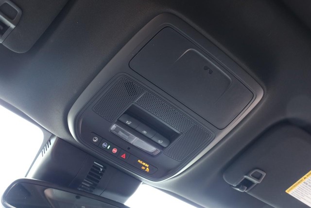 GMC Acadia Vehicle Full-screen Gallery Image 19