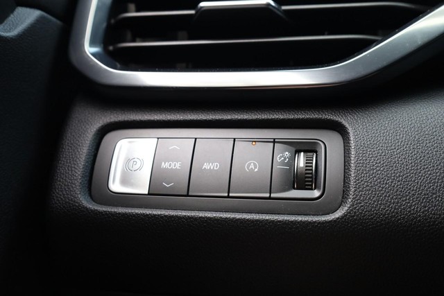 GMC Acadia Vehicle Full-screen Gallery Image 21