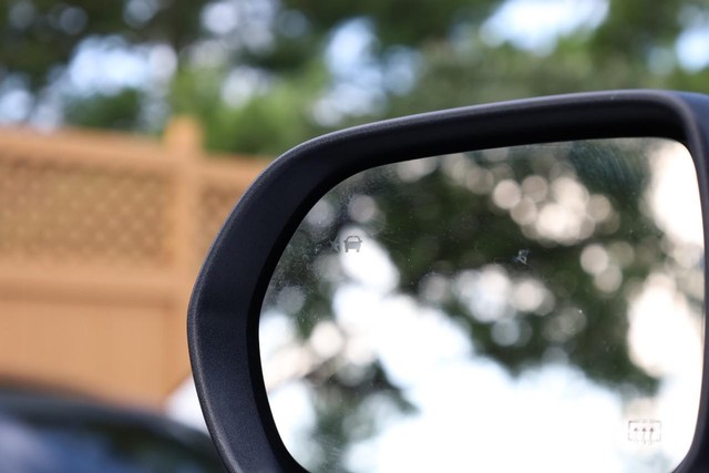GMC Acadia Vehicle Full-screen Gallery Image 22