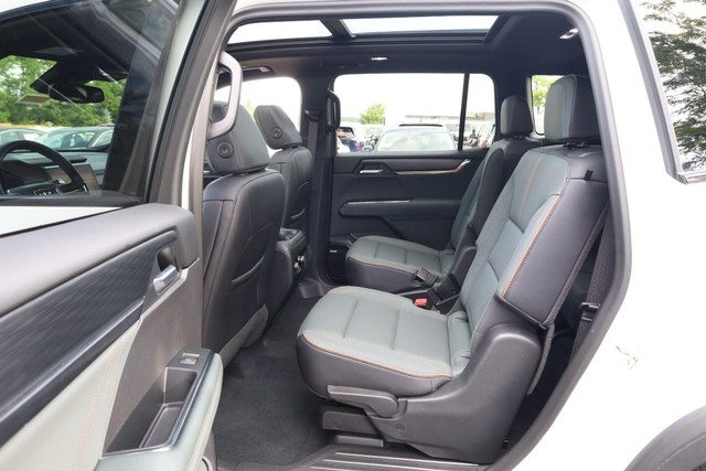 GMC Acadia Vehicle Full-screen Gallery Image 23