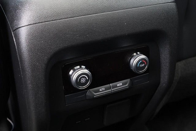 GMC Acadia Vehicle Full-screen Gallery Image 24
