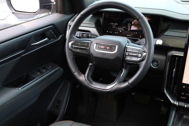GMC Acadia Vehicle Full-screen Gallery Image 26