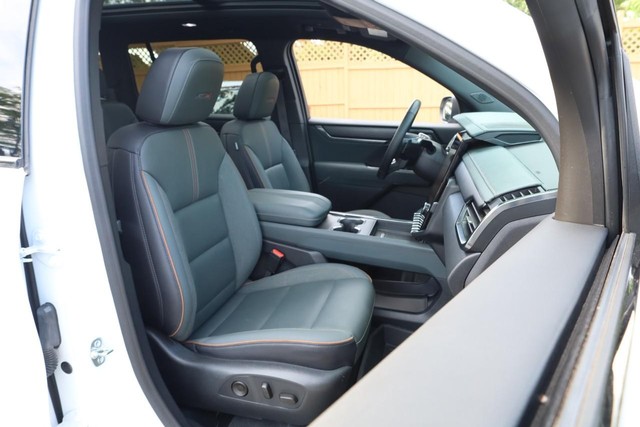 GMC Acadia Vehicle Full-screen Gallery Image 28
