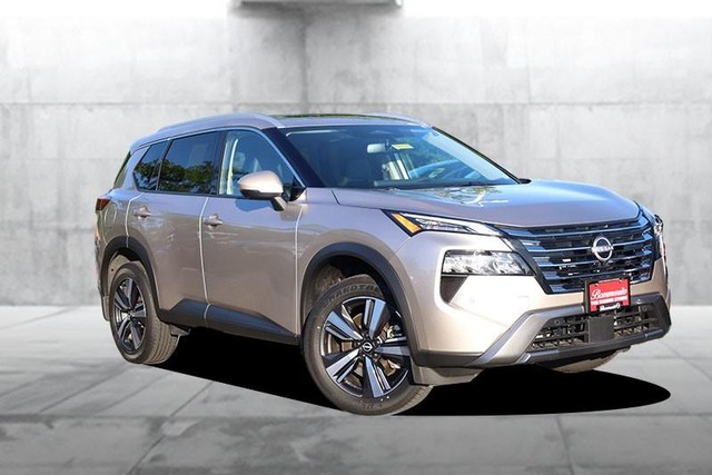 Nissan Rogue Vehicle Image 02