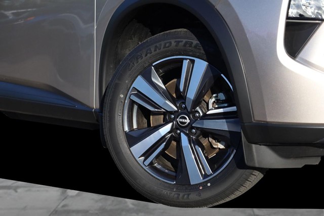 Nissan Rogue Vehicle Image 03