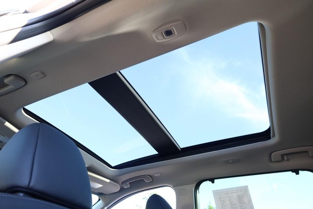 Nissan Rogue Vehicle Image 10