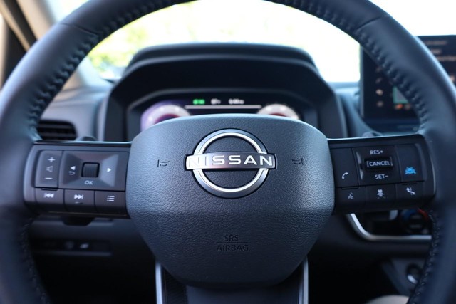 Nissan Rogue Vehicle Image 11