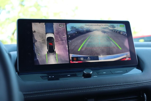 Nissan Rogue Vehicle Image 15