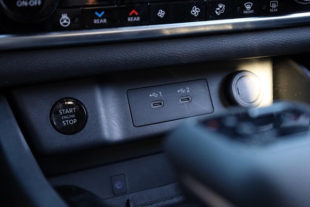 Nissan Rogue Vehicle Image 17
