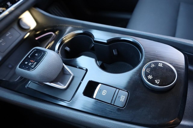 Nissan Rogue Vehicle Image 18
