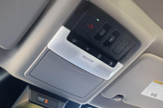 Nissan Rogue Vehicle Image 19