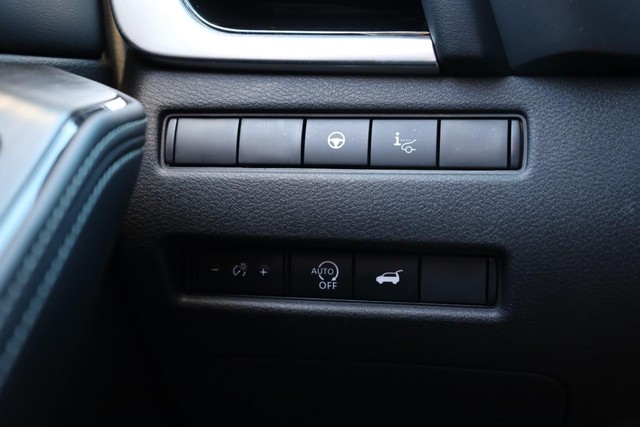Nissan Rogue Vehicle Image 22