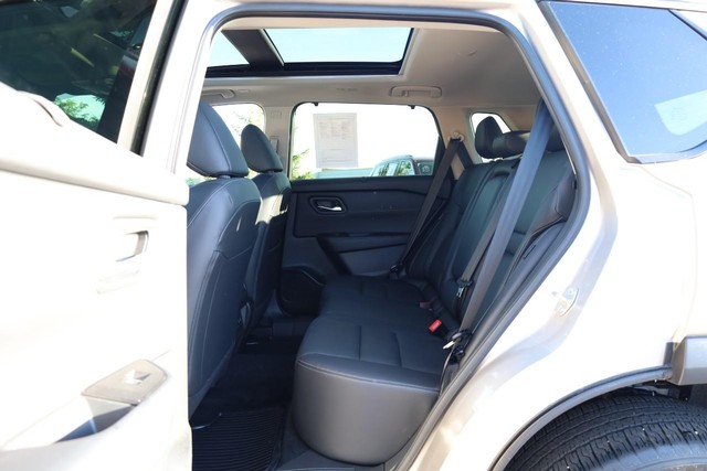 Nissan Rogue Vehicle Image 24