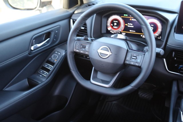 Nissan Rogue Vehicle Image 28