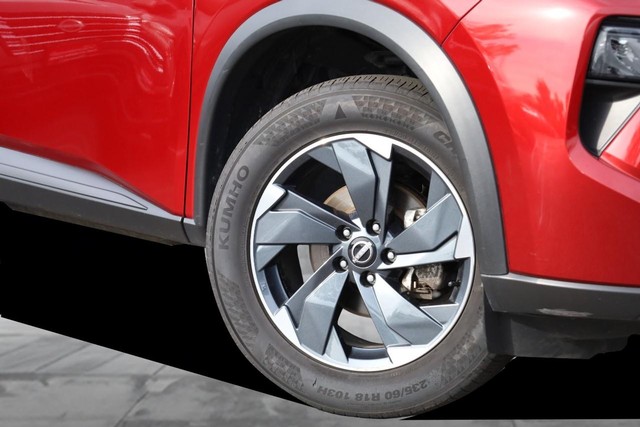 Nissan Rogue Vehicle Full-screen Gallery Image 3