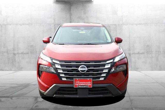 Nissan Rogue Vehicle Full-screen Gallery Image 4