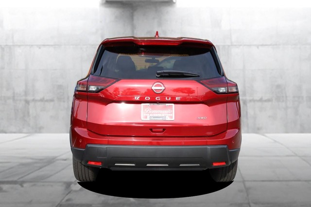 Nissan Rogue Vehicle Full-screen Gallery Image 6