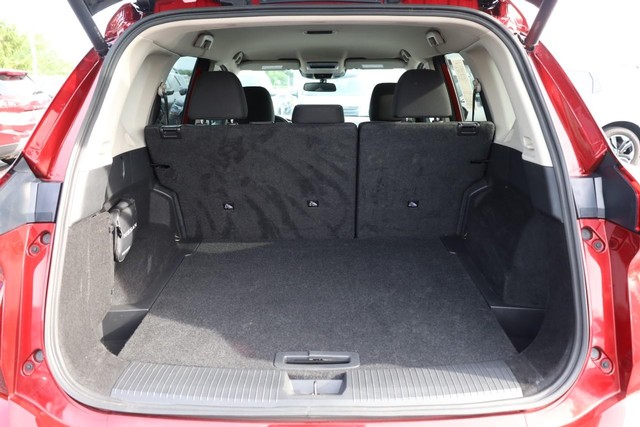 Nissan Rogue Vehicle Full-screen Gallery Image 7