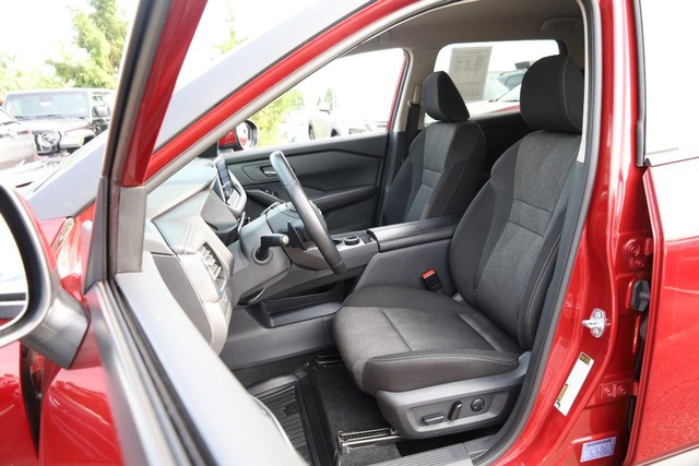 Nissan Rogue Vehicle Full-screen Gallery Image 8